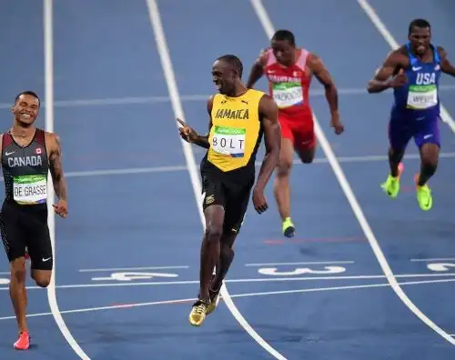 Bolt se la ride: semifinale da dominatore