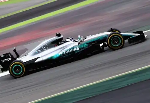 Bottas parte forte, Vettel indietro