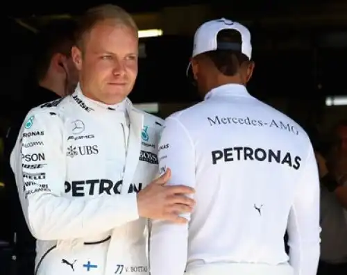 “Bottas scudiero”: la Mercedes fa autogol
