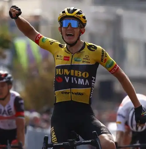Giro d’Italia: Bouwman a braccia alzate a Potenza, terzo Formolo