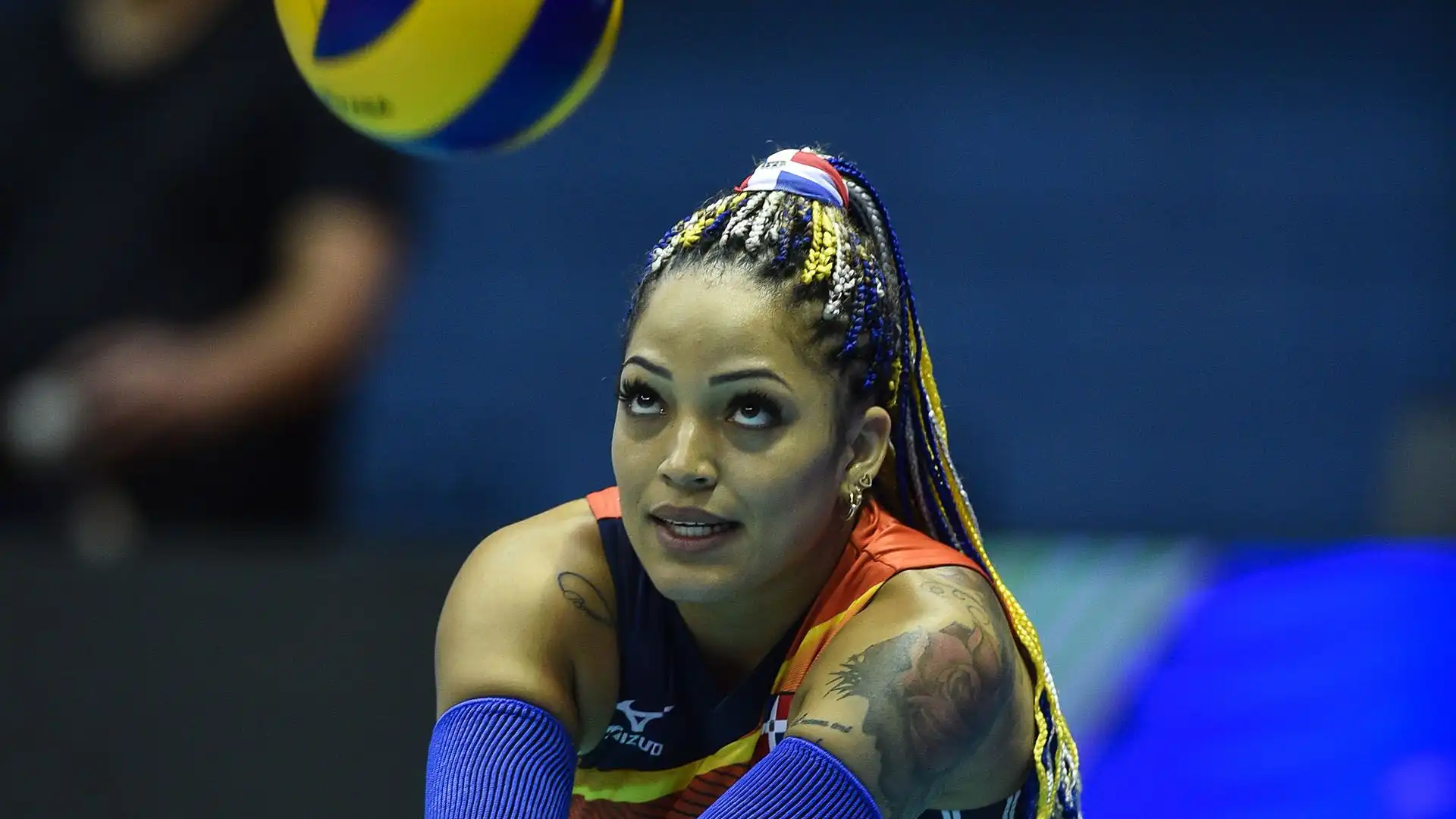 Brenda è alta 167 cm, pesa 55 kg. Tuttora gioca in Italia nella squadra Savino Del Bene