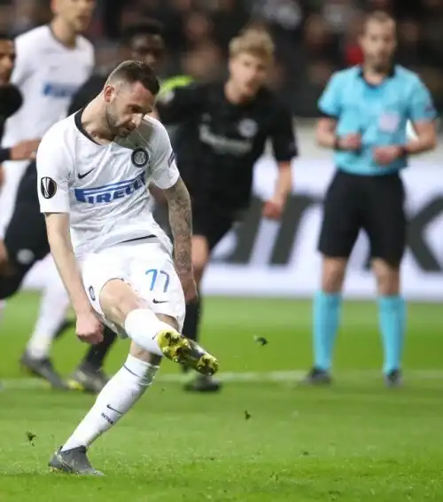 Brozovic tradisce l’Inter. Pari senza reti a Francoforte