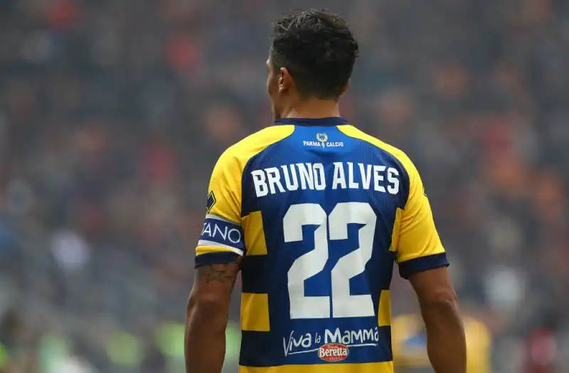 Alves e Sepe scuotono il Parma