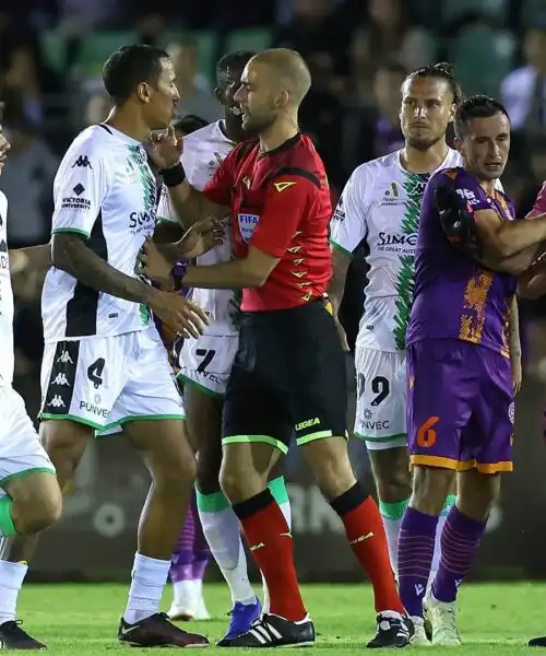 Brutte scene in A-League: le immagini dello scontro