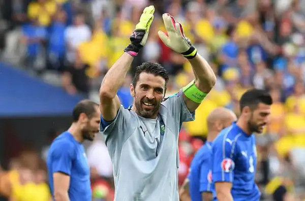 Grande soddisfazione per tutti gli azzurri dopo la vittoria contro la Svezia che vale gli ottavi a Euro 2016, e in partcolar modo per il leader della squadra Gigi Buffon.