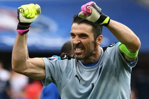 Grande soddisfazione per tutti gli azzurri dopo la vittoria contro la Svezia che vale gli ottavi a Euro 2016, e in partcolar modo per il leader della squadra Gigi Buffon.