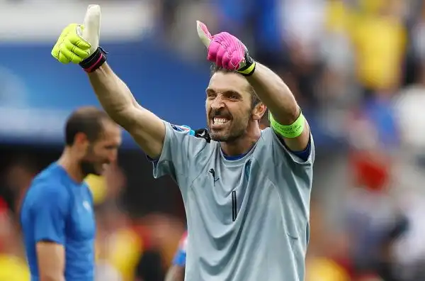Grande soddisfazione per tutti gli azzurri dopo la vittoria contro la Svezia che vale gli ottavi a Euro 2016, e in partcolar modo per il leader della squadra Gigi Buffon.