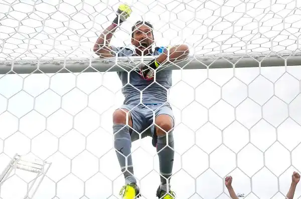 Grande soddisfazione per tutti gli azzurri dopo la vittoria contro la Svezia che vale gli ottavi a Euro 2016, e in partcolar modo per il leader della squadra Gigi Buffon.