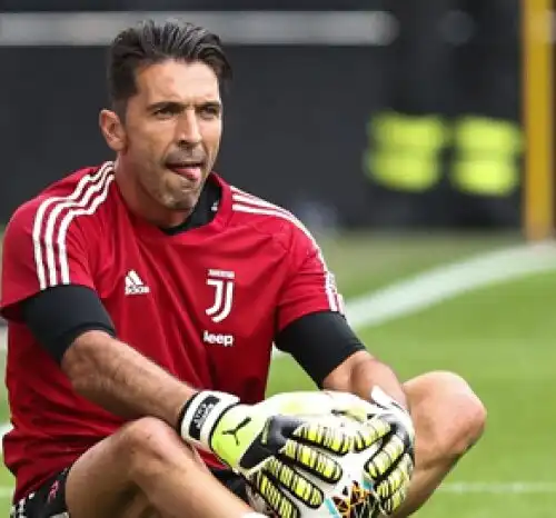 Buffon da record, Paratici non esclude sorprese