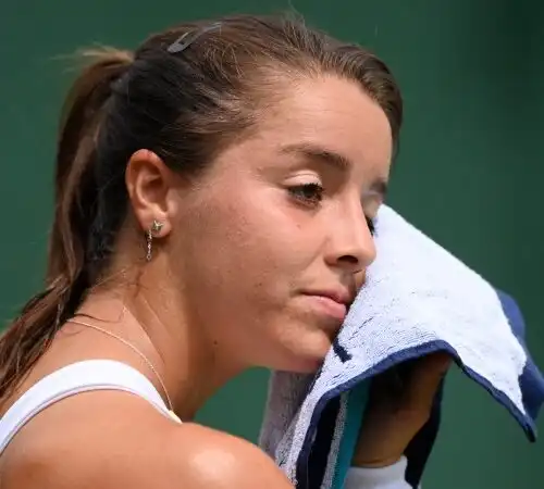 Grande spavento a Wimbledon: Jodie Burrage si improvvisa infermiera