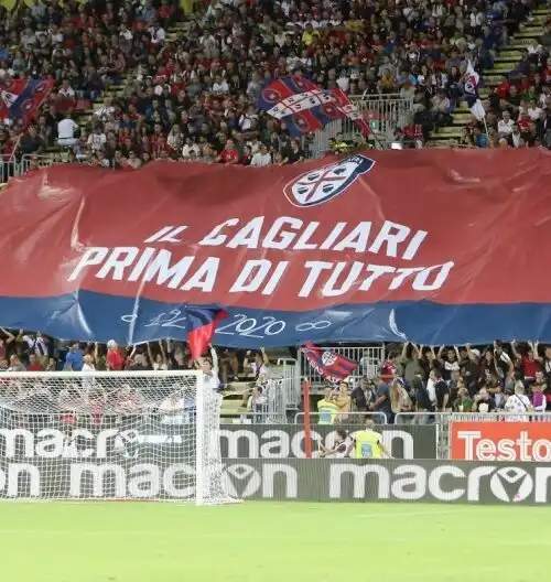 Festa scudetto sui balconi di casa: le iniziative del Cagliari