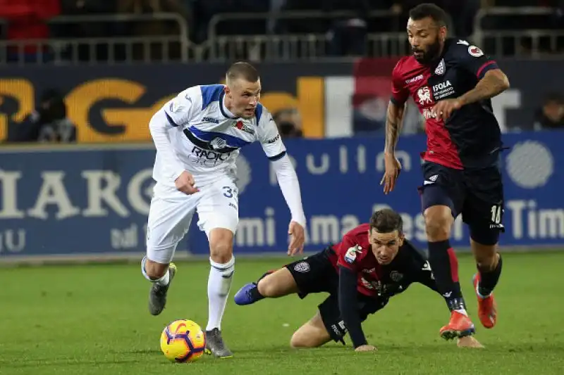 I nerazzurri, nel finale, con gli isolani in dieci, rischiano grosso: traversa di Deiola.