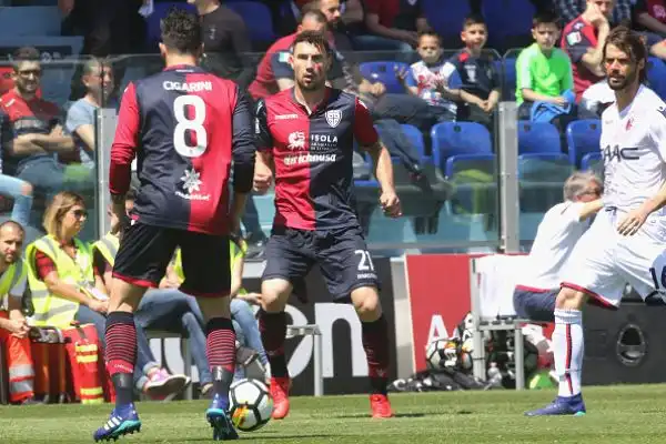 Cagliari e Bologna si spartiscono la posta in palio nell’anticipo dell’ora di pranzo della 34esima giornata di serie A.