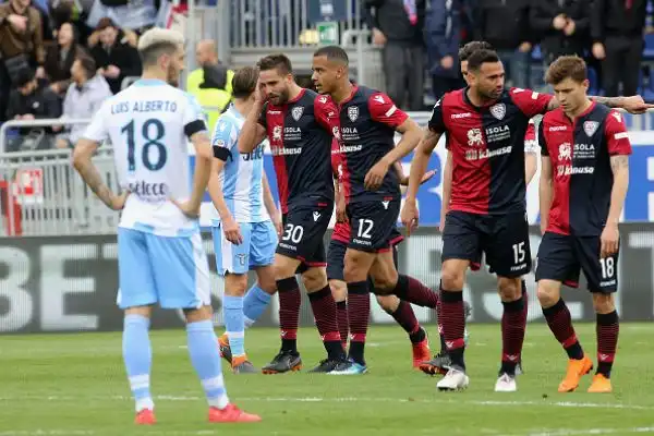 Dopo il gol di testa di Pavoletti, l'autorete di Ceppitelli e il rigore di Barella è arrivato lo straordinario pareggio di tacco di Immobile per il pareggio finale.