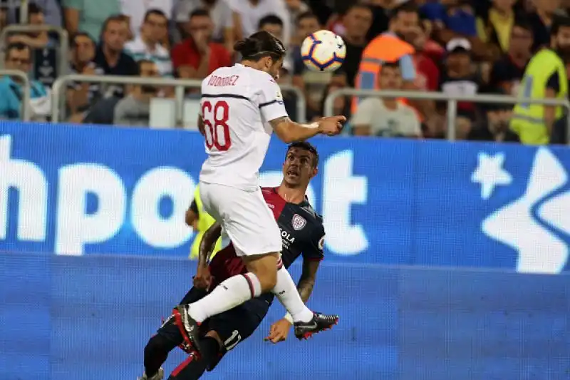 Il primo gol del Pipita fissa l'1-1 contro il Cagliari, in vantaggio grazie a Joao Pedro.