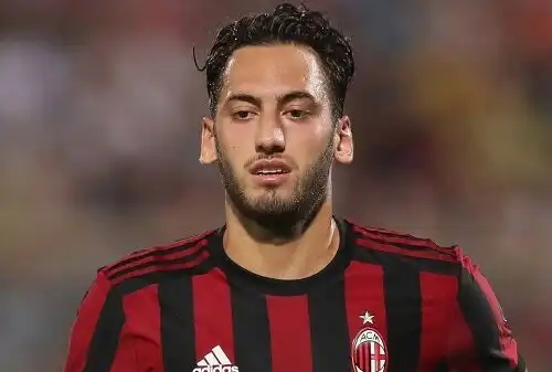 Nuova ricca offerta per Calhanoglu