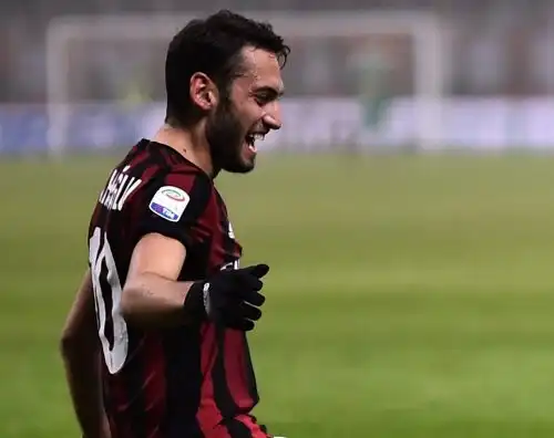 Milan: contro il Benevento senza Calhanoglu