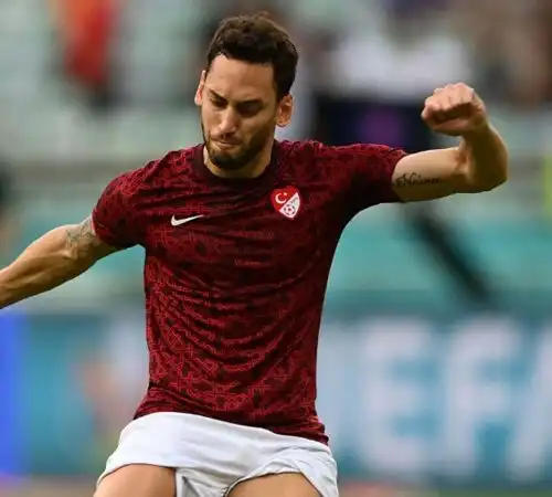 Calhanoglu, messaggio ai milanisti: “Non sono il primo né l’ultimo”