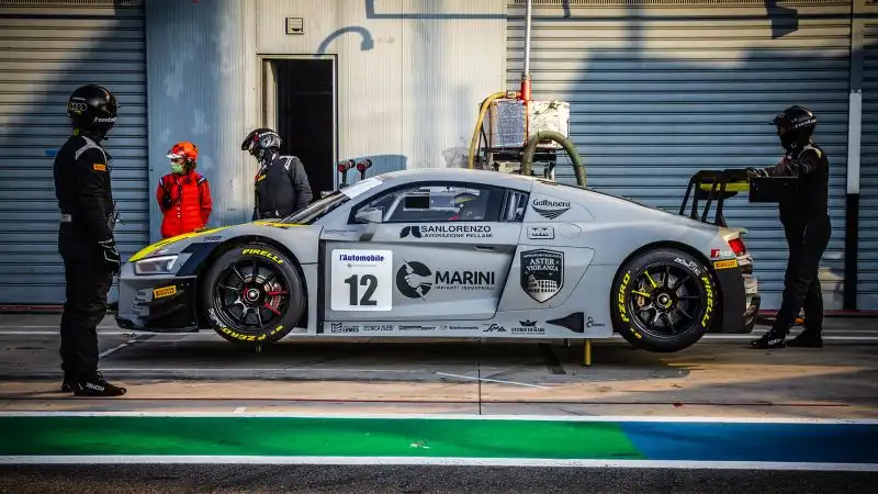 Spettacolo a Monza con il campionato italiano Gran Turismo Endurance.