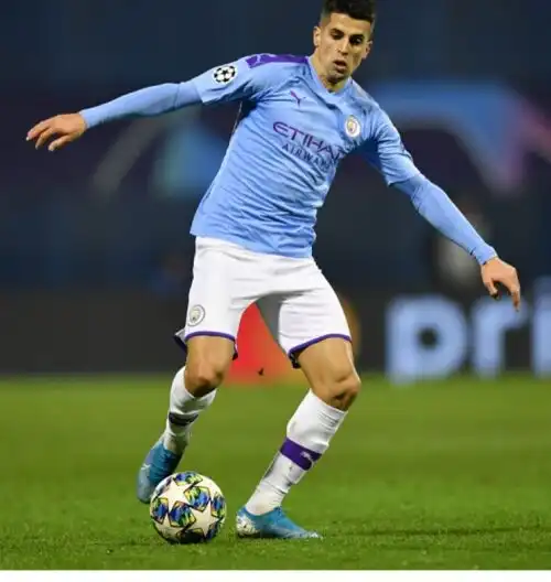 Guardiola manda un ultimatum a Cancelo