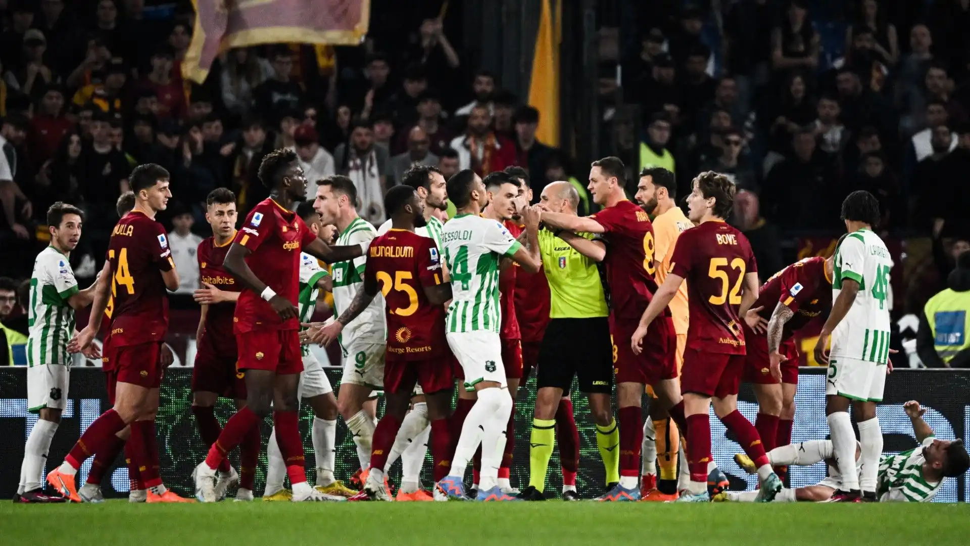 Caos nel primo tempo di Roma-Sassuolo: succede di tutto. Le foto