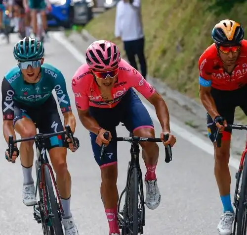 Giro d’Italia: Bouwman vince a Castelmonte, Carapaz in rosa e Nibali quarto