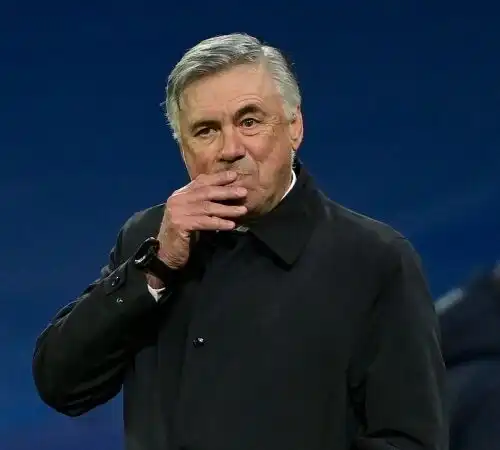 Carlo Ancelotti assegna il Pallone d’Oro a Karim Benzema