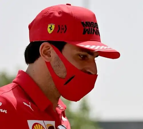 Ferrari, Carlos Sainz alza la pressione su Charles Leclerc