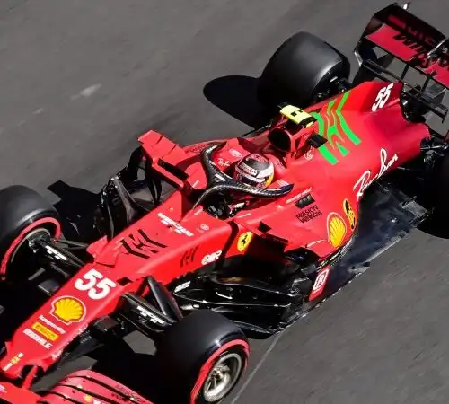 Ferrari, i problemi lasciano Carlos Sainz senza parole