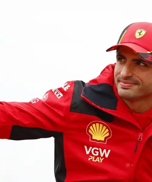 Carlos Sainz ha fiducia nella Ferrari in vista del 2024