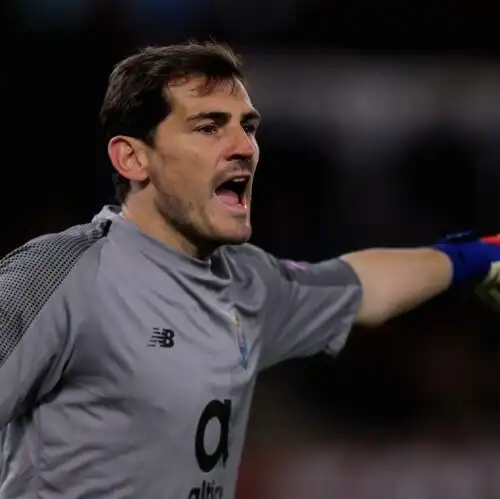 Casillas incorona Oblak