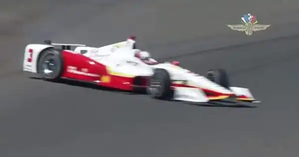 Il pilota brasiliano è stato protagonista di un testacoda in curva 1.