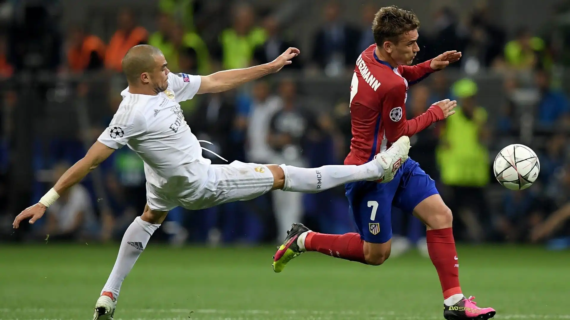 Cattivissimi del calcio: il terribile Pepe. Foto
