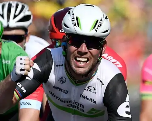 Cavendish fa tris, Merckx è vicino