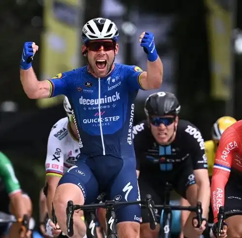 Tour, Cavendish torna alla vittoria tra le lacrime