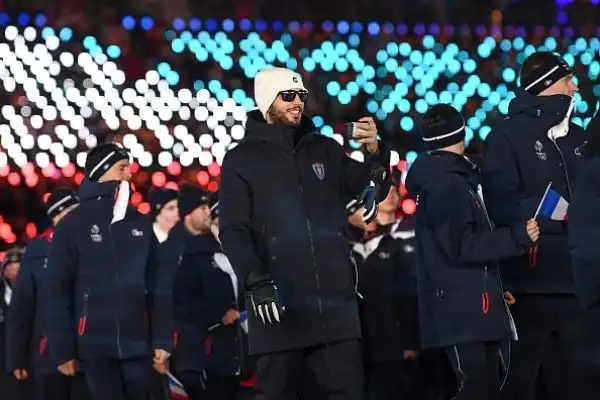 Fuochi d'artificio, balli e la classica sfilata delle delegazioni nella cerimonia di chiusura dei Giochi. Arianna Fontana è stata portata in trionfo, Carolina Kostner portabandiera azzurra.