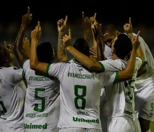 Libertadores, successo della Chape con giallo