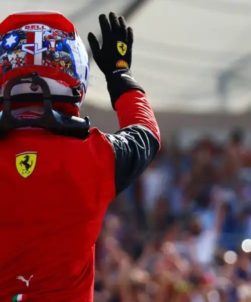 Charles Leclerc, commovente abbraccio con il pubblico francese. Le foto