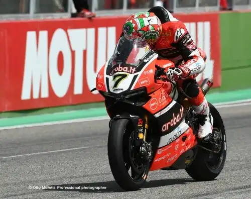 SBK a Imola: trionfa la Ducati di Davies