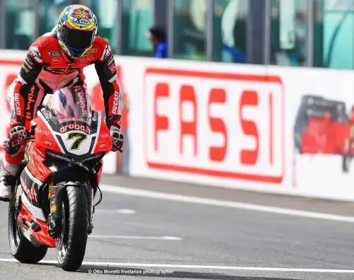 Sbk, Davies si impone ad Aragon