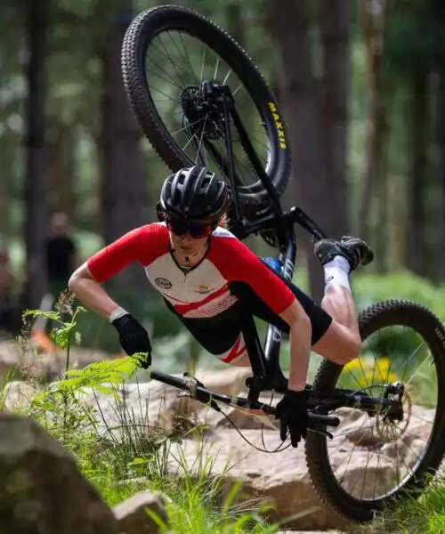 Che volo in mountain bike! Le foto