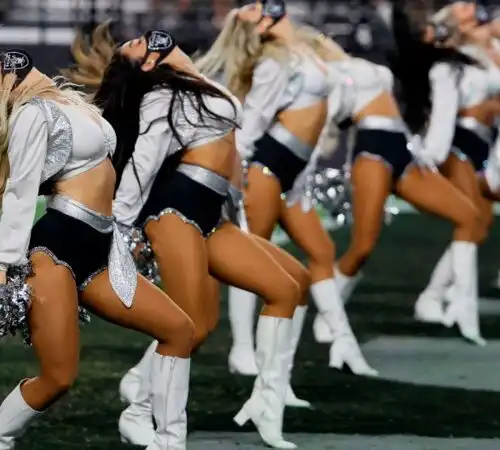 La serie B riparte con le cheerleaders e un soprano