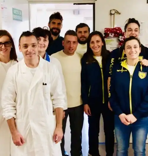 Il Chievo porta i doni ai bimbi in ospedale