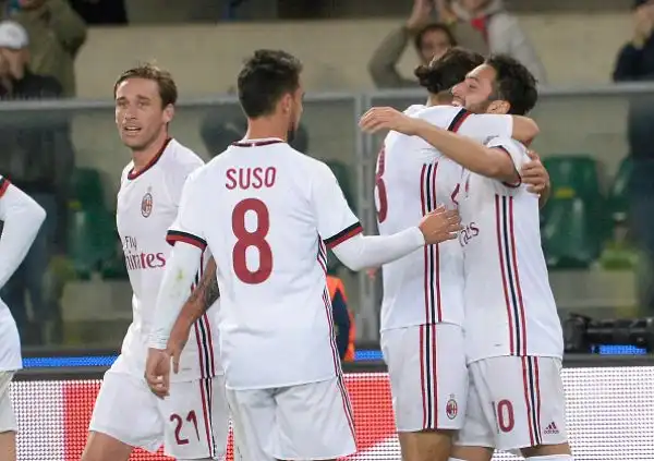 Travolgente Milan, che in casa del Chievo si ritrova e vince con la rete di Suso, l’autogol di Cesar propiziato sempre dallo spagnolo, la prima rete in serie A di Calhanoglu e Kalinic.