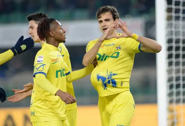 Nel pareggio del Bentegodi primo gol e primo autogol dell'anno per i giocatori del Chievo rispettivamente con Radovanovic e Tomovic.