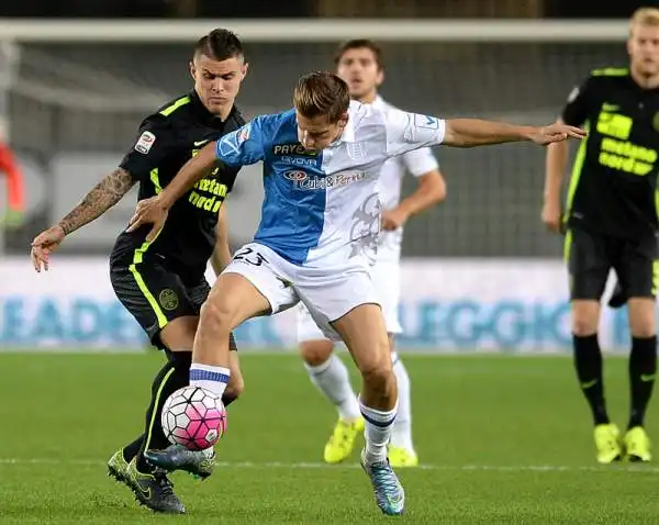 Il derby di Verona finisce in parità con reti nel secondo tempo: l’Hellas avanti grazie ad una rete di Pisano (in fuorigioco), risponde Castro. Partita intensa nella ripresa, soporifera nel 1° tempo.