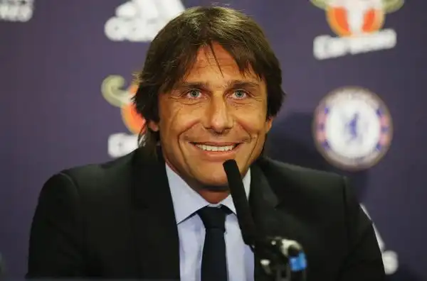 E' ufficialmente iniziata l'era di Antonio Conte al Chelsea. L'ex tecnico della Juventus e della Nazionale si è presentato in conferenza stampa come nuovo tecnico dei Blues.