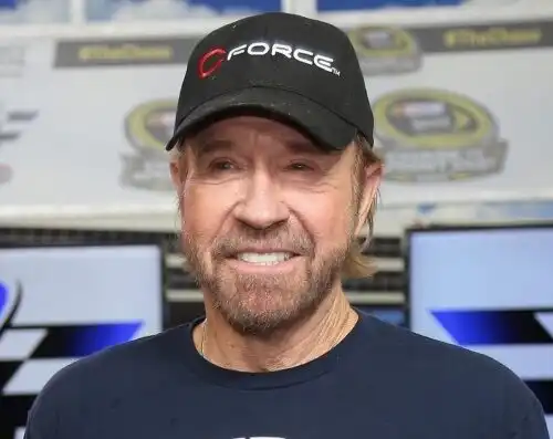 Paura per Chuck Norris: salvo per miracolo