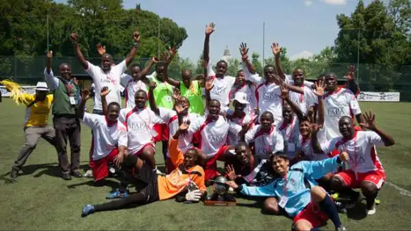La grande festa del Collegio Urbano. L’1-0 finale sui tre volte campioni del Redemptoris Mater arriva su rigore. Poi si festeggia a ritmo di waka-waka.