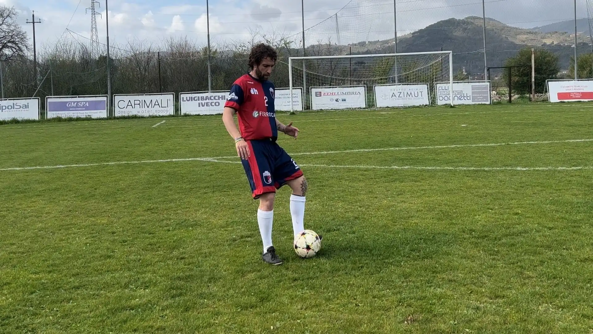 Come colpire la palla. Gesti capaci di creare arte in mezzo al campo.